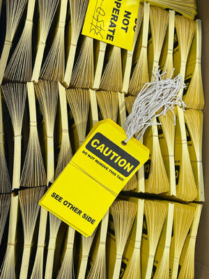 Custom Printed Logo Plastic Safety Tag with 3-1/8*5-5/8inch Size and 50LB Loading Test