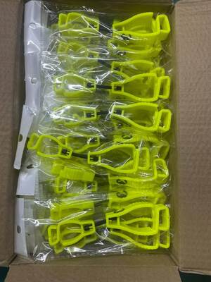 Clip per guanti in plastica multicolore progettati per sicurezza e durata con opzioni di dimensioni e colore personalizzabili per le aziende
